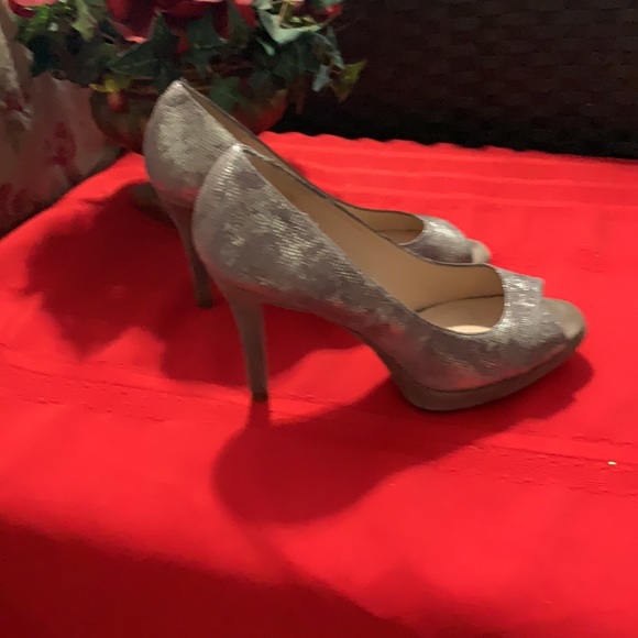 Unisa open Toe shoes with heels- Brand New - Picture 2 of 7